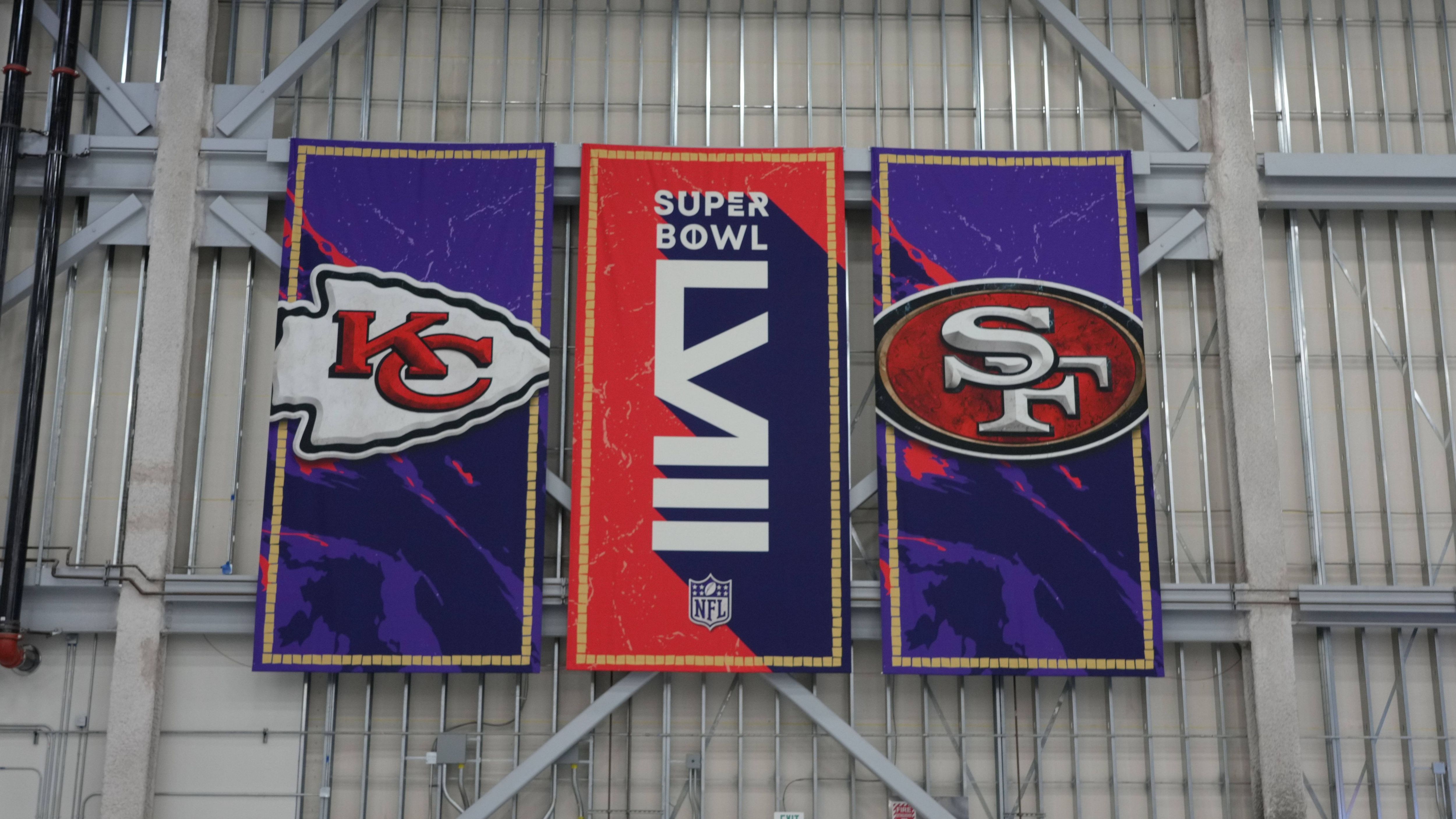 <strong>Kansas City Chiefs und San Francisco 49ers im Head-to-Head-Vergleich<br></strong>Der Super Bowl 58 steht vor der Tür <a href="https://www.ran.de/sports/ticker/ma10053140/liveticker">(Mo., ab 0:30 Uhr im Liveticker auf ran.de)</a>. Wie bereits vor vier Jahren stehen sich wieder die Kansas City Chiefs und die San Francisco 49ers gegenüber. Es wird ein Spektakel erwartet. <em><strong>ran</strong></em> fasst die wichtigsten Duelle im Head-to-Head-Vergleich zusammen.