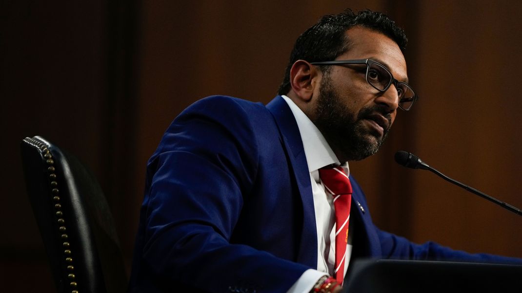 FBI-Direktor Kash Patel ließ sich im US-Senat zu wüsten Beschimpfungen hinreißen.