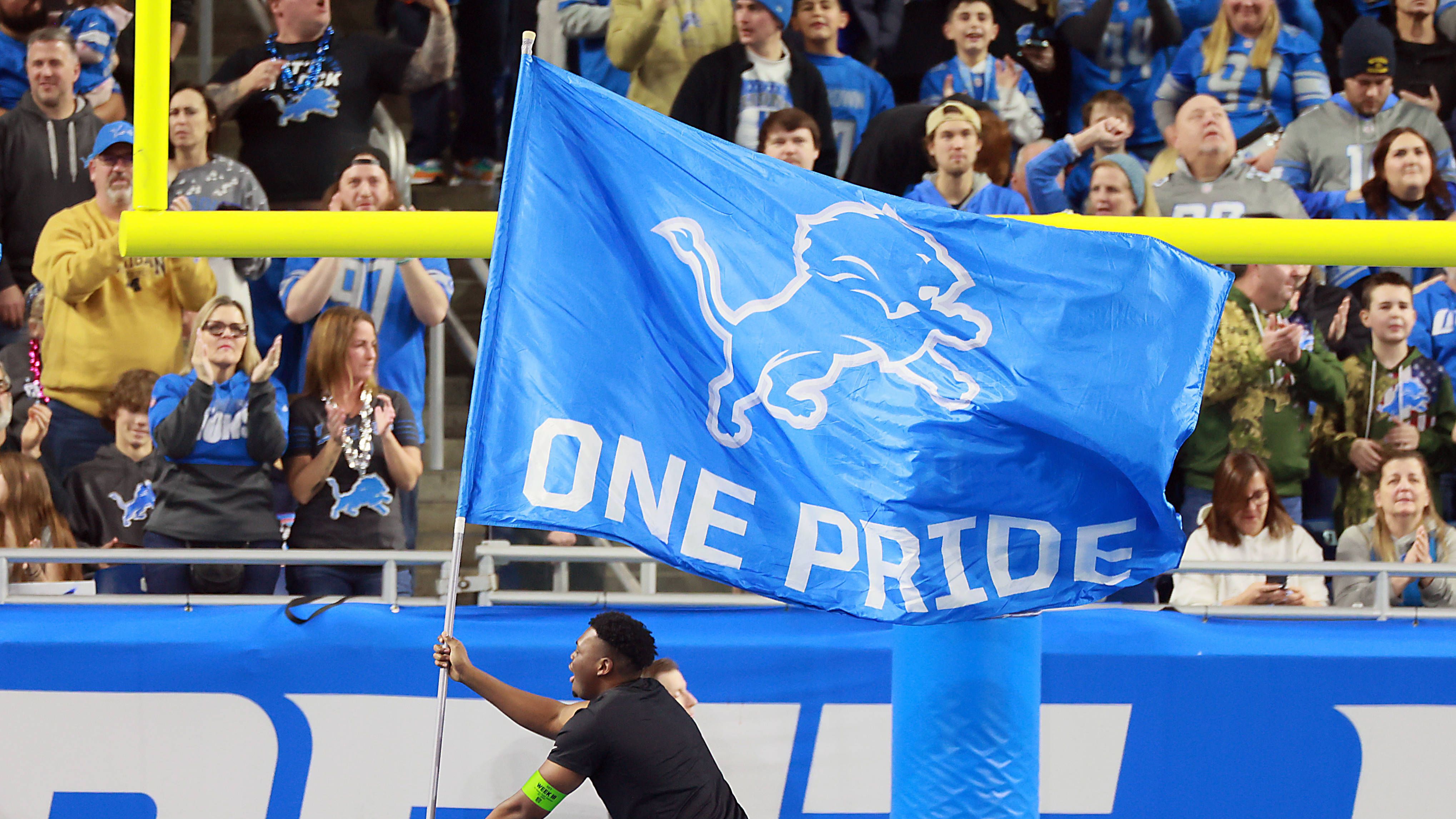 <strong>Rams @ Lions: Erster Heim-Auftritt seit 30 Jahren</strong><br>Für die Fans im Ford Field dürfte es ein besonderes Spiel werden. Erstmals seit 1993 sind die Detroit Lions Gastgeber eines Playoff-Spiels. Der letzte Heimsieg in den Playoffs stammt aus dem Jahr 1991. Da waren einige der am Sonntag anwesenden Zuschauer noch gar nicht geboren.