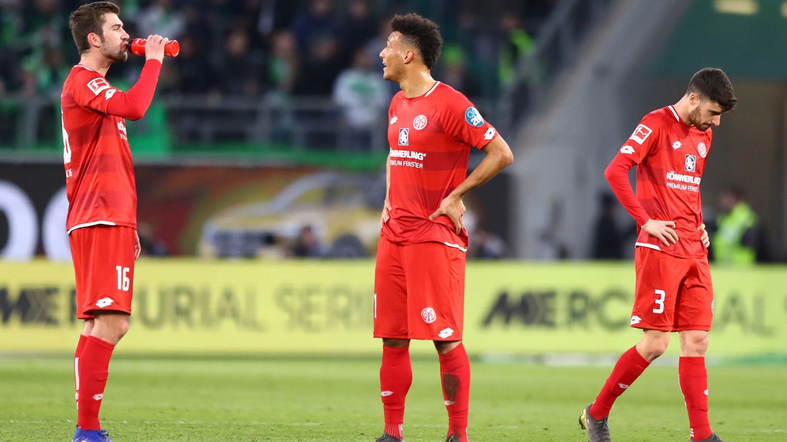 
                <strong>5. Platz: 1. FSV Mainz 05</strong><br>
                Die Rheinhessen befinden sich derzeit in einer gefährlichen Abwärtsspirale. Die letzten drei Partien haben die Mainzer allesamt deutlich verloren (1:5 gegen Leverkusen, 0:3 gegen Wolfsburg und Augsburg). Dazu hat man mit 14 Gegentoren in fünf Spielen die zweitmeisten Gegentreffer. Derzeit steht das Team von Sandro Schwarz mit 27 Punkten auf Tabellenplatz elf, am Samstag kommt der FC Schalke, die bis auf einen Punkt an Mainz heranrücken könnten. Auch Freiburg könnte bei einem Sieg zu Mainz aufschließen und Düsseldorf die Rheinhessen sogar überholen.   
              