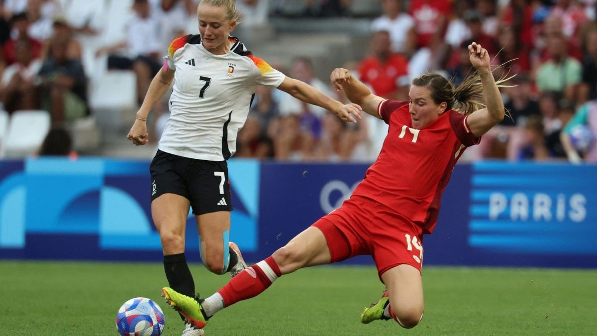 Vanessa Gilles (r.) im Duell mit ihrer neuen Teamkollegin Lea Schüller.
