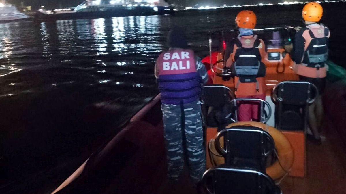 Fähre bei Bali gesunken