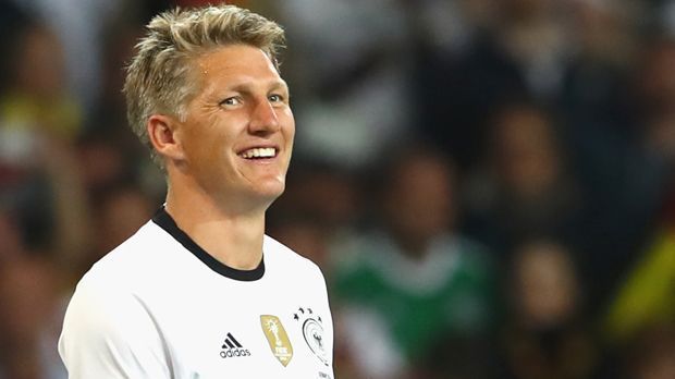 
                <strong>Bastian Schweinsteiger</strong><br>
                Bastian Schweinsteiger: Bekam mehr Spielzeit als bei den ersten zwei Gruppenspielen. Die wird ihm für die kommenden Aufgaben guttun. ran-Note: 3
              