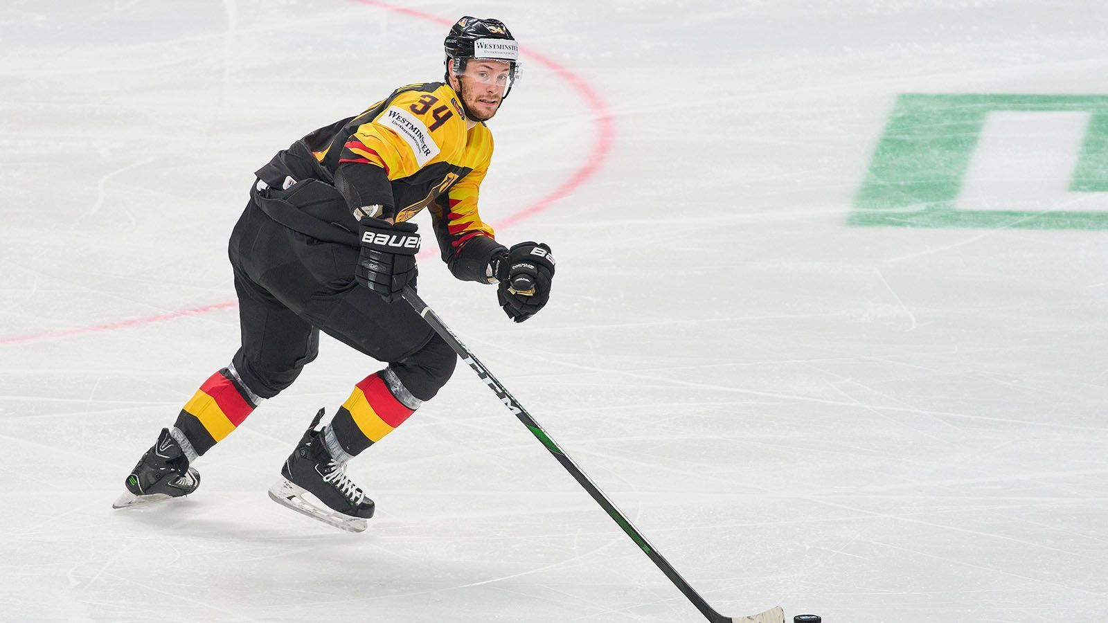 
                <strong>Tom Kühnhackl (Angriff)</strong><br>
                Er trägt den wohl berühmtesten Nachnamen im deutschen Eishockey. Der Sprössling von Hall of Famer Erich Kühnhackl bestreitet im Alter von 29 Jahren seine erste Weltmeisterschaft. Immer wieder stoppten ihn Verletzungen und die tiefen Playoff-Runs seiner NHL-Teams. 
              