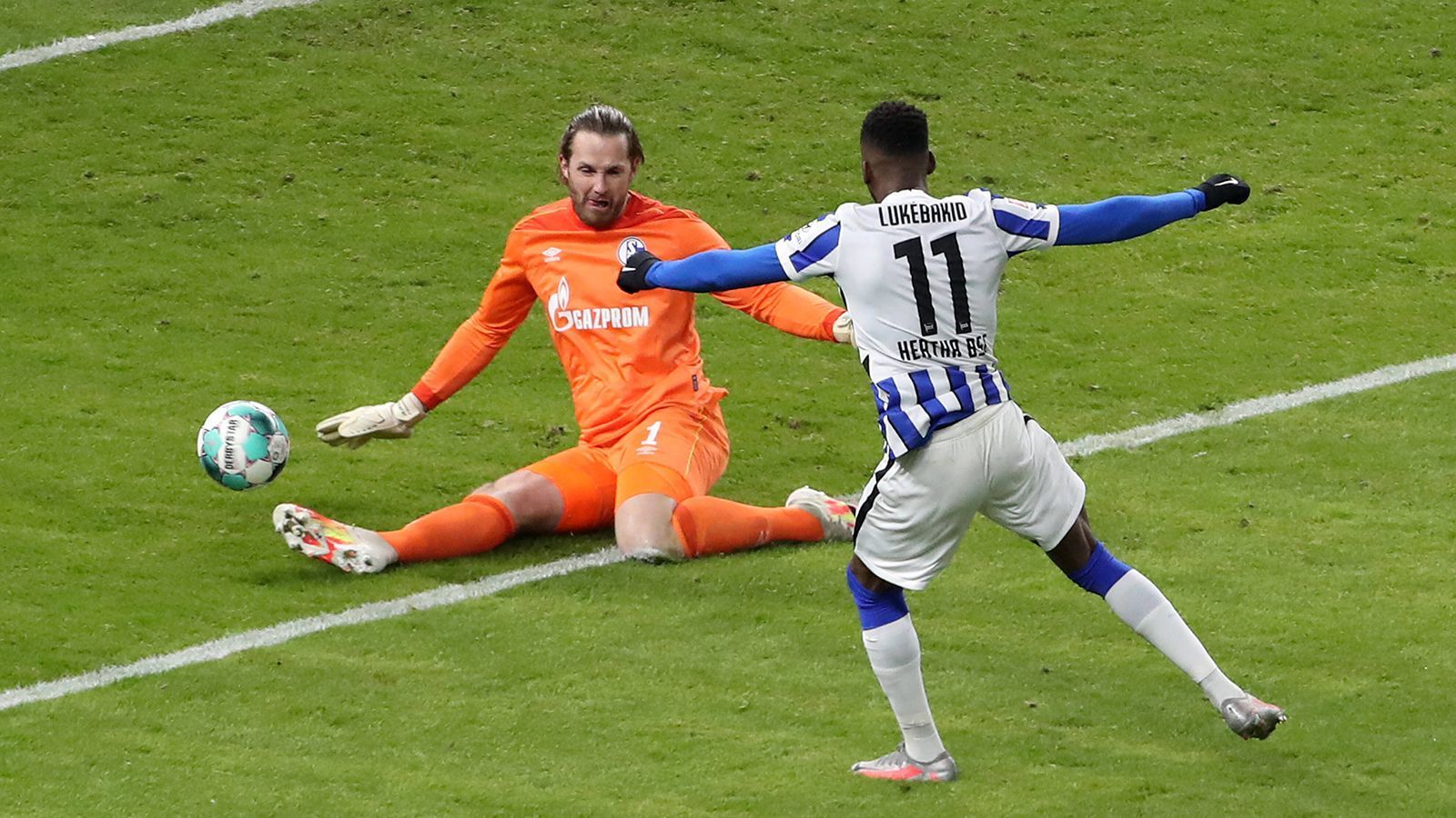 
                <strong>Erste Megachance für Hertha</strong><br>
                Nach einer knappen halben Stunde meldeten sich beide Teams dann richtig im Spiel an – und wie! Die erste Herthaner Torchance vergab Lukebakio frei vor Fährmann ...
              