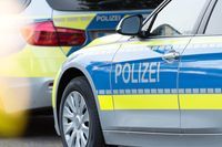 Ein Polizeiwagen auf der Straße