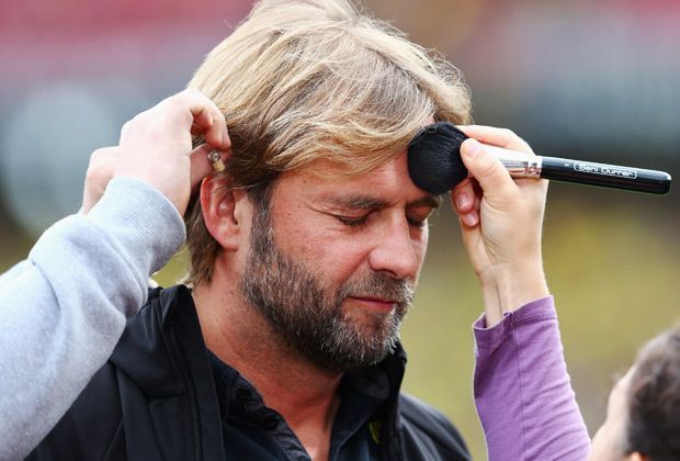 
                <strong>1. FC Nürnberg - Borussia Dortmund 1:1</strong><br>
                Beim BVB muss vor dem Anpfiff noch letzte Hand am Trainer angelegt werden, bevor es rausgeht auf die Bühne Bundesliga. Gestatten: In der Rolle des Jürgen Klopp - auch diesmal wieder Jürgen Klopp!
              
