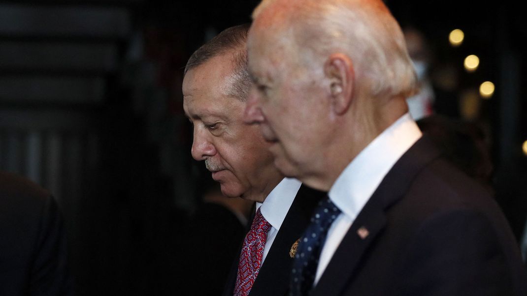 Der türkische Präsident Erdogan und sein US-Amtskollege Biden haben sich in einem Telefongespräch über den NATO-Beitrittsprozess Schwedens ausgetauscht.