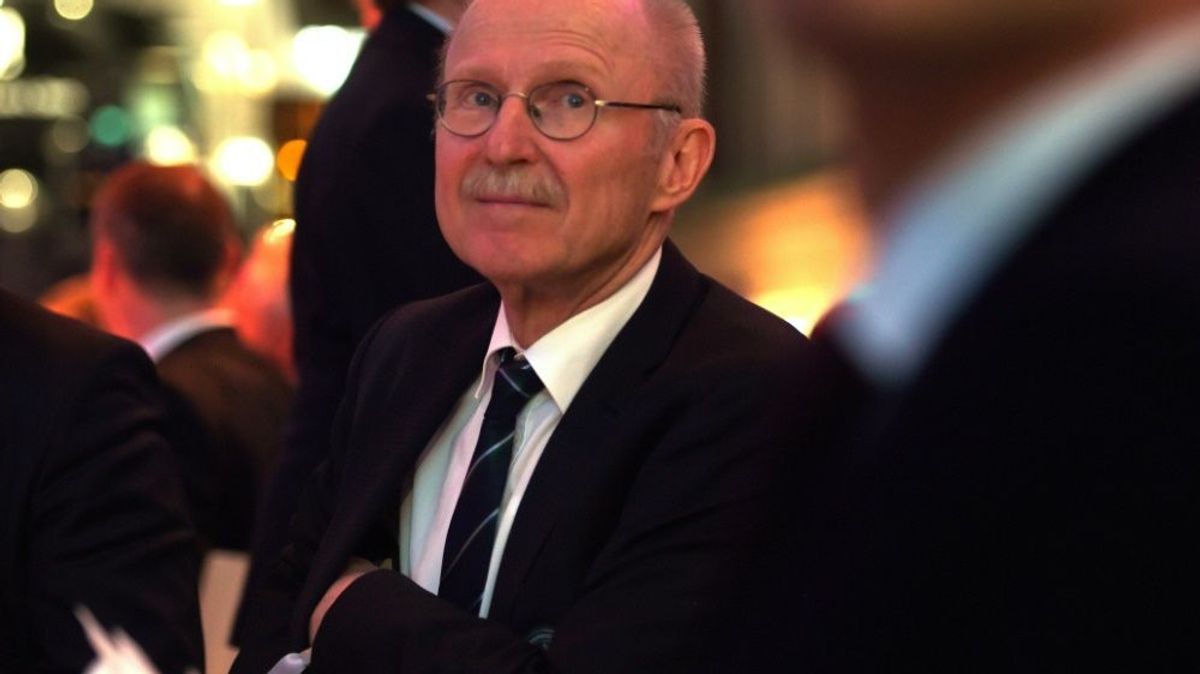 Pyrotechnik ist kein Tabuthema für Willi Lemke