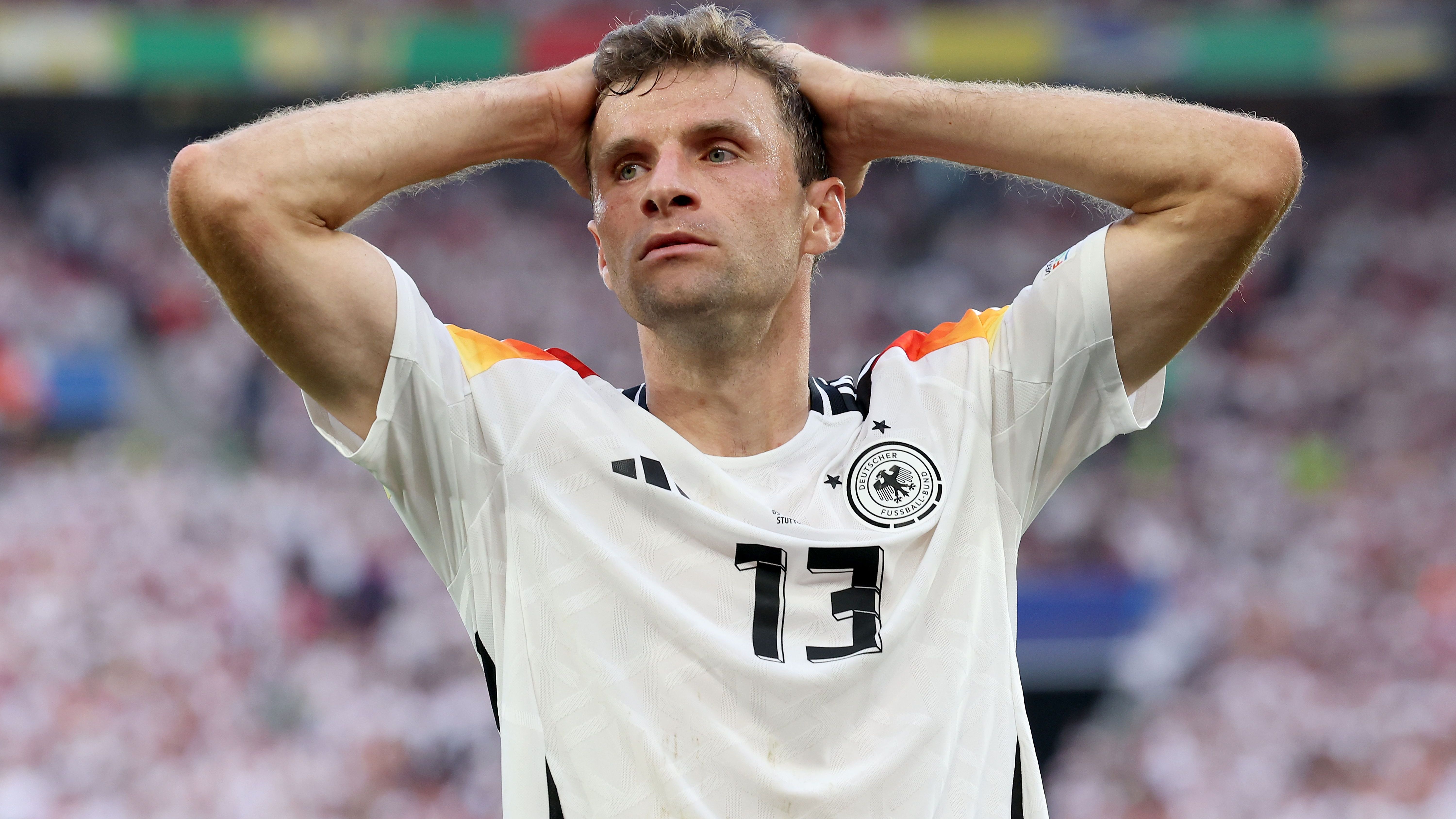 <strong>Thomas Müller: Seine Meilensteine im DFB-Team</strong><br>Nach 131 Länderspielen, 45 Toren und vielen besonderen Momenten beendet Thomas Müller seine Karriere als Nationalspieler. Der 34-Jährige prägte das DFB-Team mehr als eine Dekade und wurde auch aufgrund seiner besonderen menschlichen Art schnell zu einem Publikumsliebling. <strong><em>ran</em></strong> blickt auf die Meilensteine in Müllers DFB-Laufbahn.