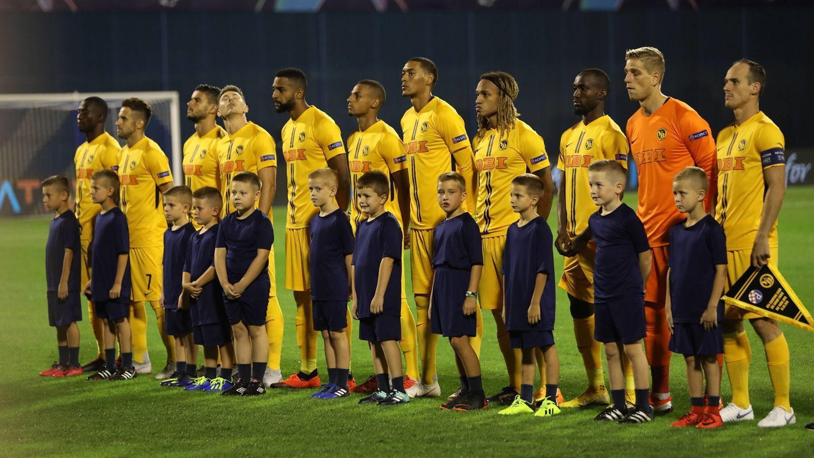 
                <strong>Topf 4: Young Boys Bern (Meister der Schweiz)</strong><br>
                Größter CL-Erfolg: Halbfinale 1959Trainer: Gerardo SeoaneTopstar: Guillaume Hoarau
              