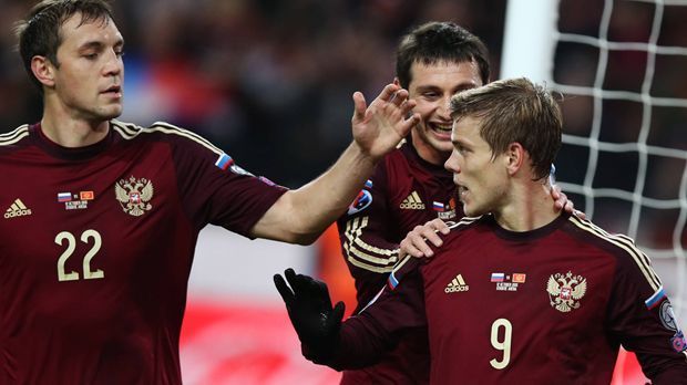 
                <strong>Russland</strong><br>
                Russland: Mit Russland macht sich auch der nächste WM-Gastgeber auf den Weg nach Frankreich. Die "Sbornaja" setzt sich in der Gruppe G hinter Österreich aber vor Schweden um Superstar Zlatan Ibrahimovic durch.
              