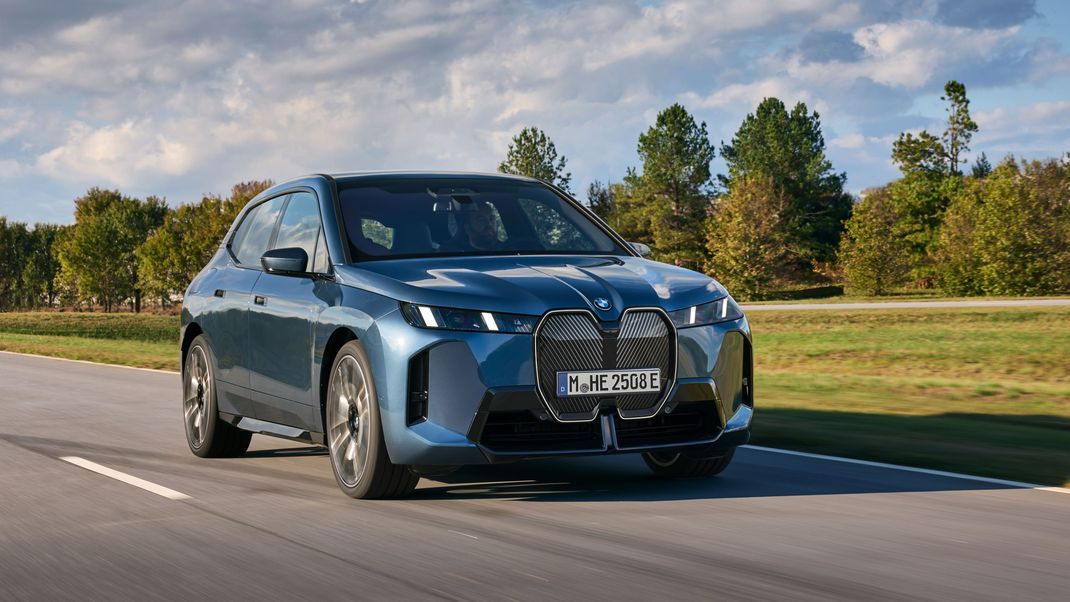 International glauben viele Kund:innen an die hohe Qualität der E-Autos deutscher Automarken wie BMW, Mercedes und Volkswagen.