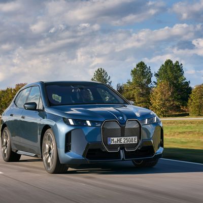 International glauben viele Kund:innen an die hohe Qualität der E-Autos deutscher Automarken wie BMW, Mercedes und Volkswagen.