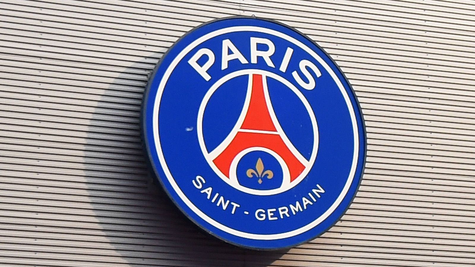 
                <strong>Platz 7: Paris Saint-Germain</strong><br>
                Markenwert: 967 Millionen Euro
              