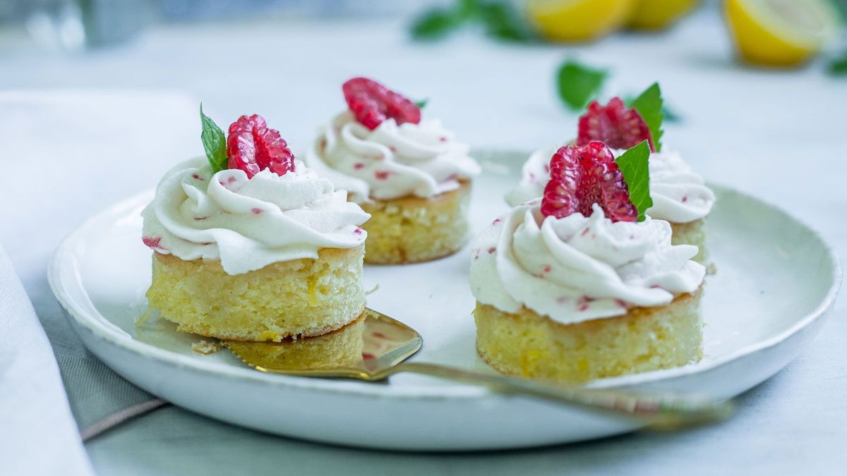 Zitronenkuchen mit Himbeersahne 