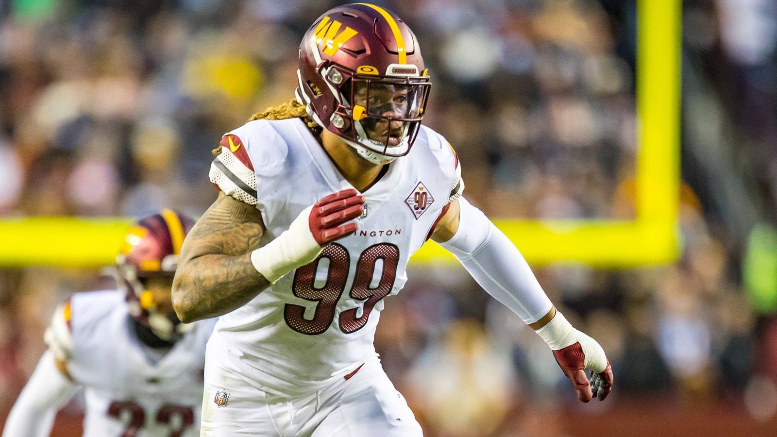 
                <strong>Pick 2: Chase Young (Defensive End, Washington Commanders)</strong><br>
                Gehalt mit der Fifth-Year-Option: 17,45 Millionen US-Dollar (Option nicht gezogen)
              