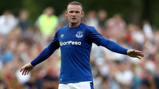 
                <strong>Wayne Rooney (FC Everton)</strong><br>
                Sein erstes Team waren die Liverpooler Schoolboys. Schon früh bestach er durch seine körperlichen Fähigkeiten und schoss 72 Tore in einer Saison. Mit neun Jahren ballerte Rooney für die Copplehouse Boys weiter und erzielte in einer Saison sogar 99 Treffer. Ein Jahr später wechselte der Engländer zu Everton, ehe die Weltkarriere bei Manchester United begann. Im Sommer holten die "Toffees" den Stürmer zurück. 
              
