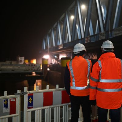 Brückenteil für neue Friesenbrücke