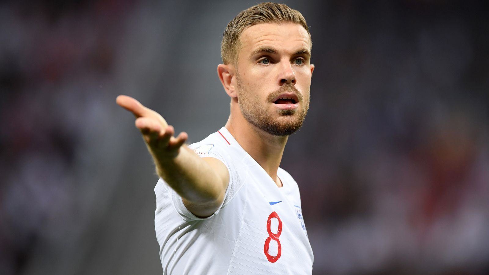 
                <strong>Jordan Henderson (England)</strong><br>
                Umsichtiger Ballverteiler in der Zentrale. Und gegen den Ball sortiert er die eigenen Reigen so gut, dass die kroatische Schaltzentrale um Modric und Rakitic kaum an den Ball kommt. Southgates verlängerter Arm auf dem Feld macht taktisch viel richtig, und das ziemlich lange. In den letzten zwanzig Minuten der regulären Spielzeit mit immer mehr Problemen. Englands Offensive ist zunehmend abgeschnitten vom restlichen Team. Verlässt das Feld in der 97. Minute für Dier. ran-Note: 3
              