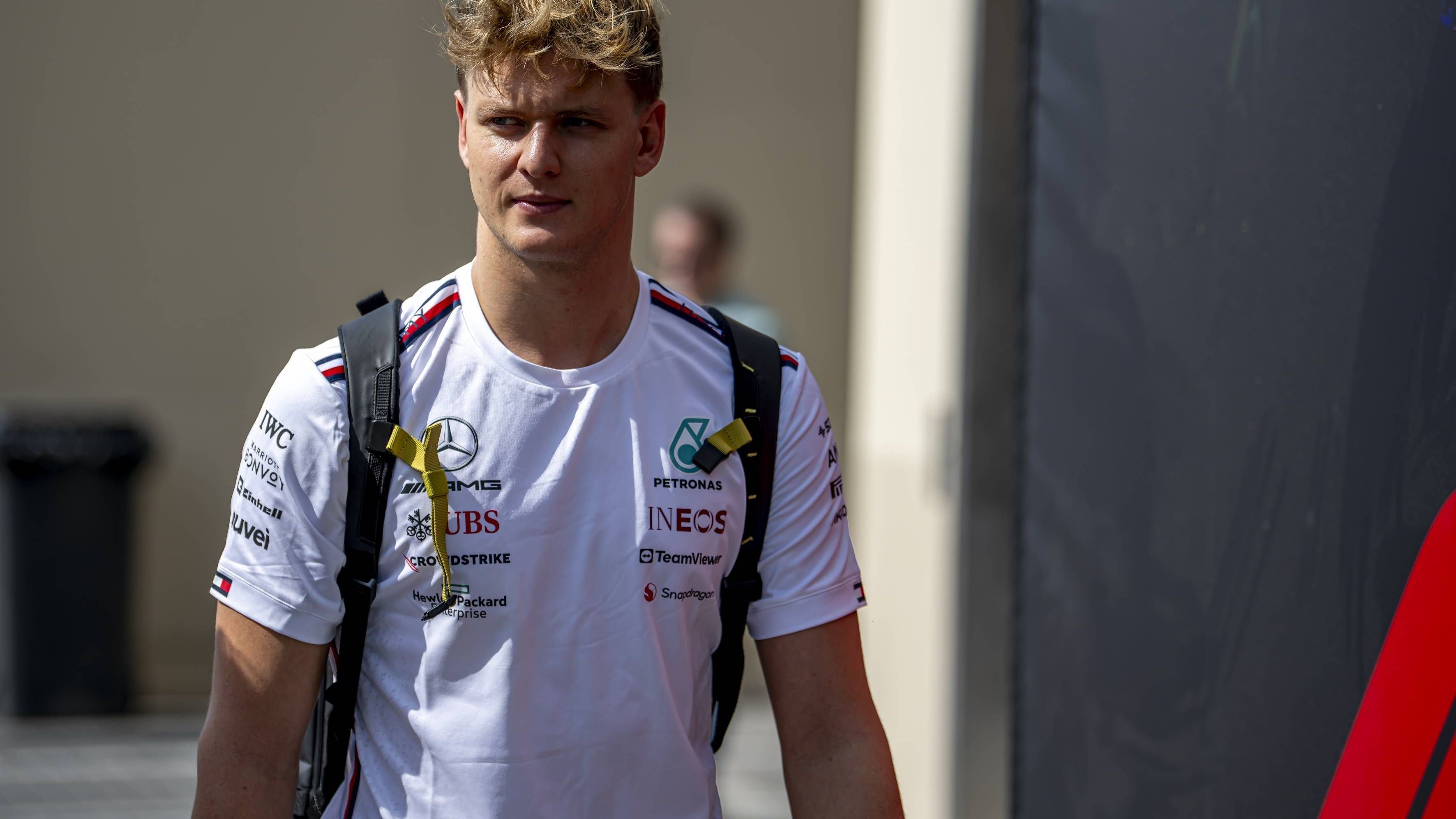 <strong>Verlierer: Mick Schumacher</strong>&nbsp;<br>Auch der Sohn des Rekord-Weltmeisters ist nach wie vor Teil der Formel 1. Zu mehr als ein paar Einsätzen als Testfahrer für Mercedes reicht es bei Mick Schumacher aber nicht. Für ein Stammcockpit bei einem anderen Team im nächsten Jahr kann er sich auch nicht empfehlen. Immerhin: 2024 fährt er für Alpine beim legendären Langstreckenklassiker in Le Mans mit.