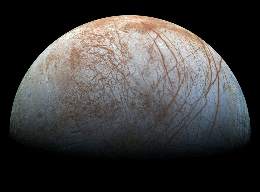 Forscher:innen haben mithilfe des "James Webb"-Weltraumteleskops auf dem Jupiter-Mond Europa einen Baustein des Lebens finden können.