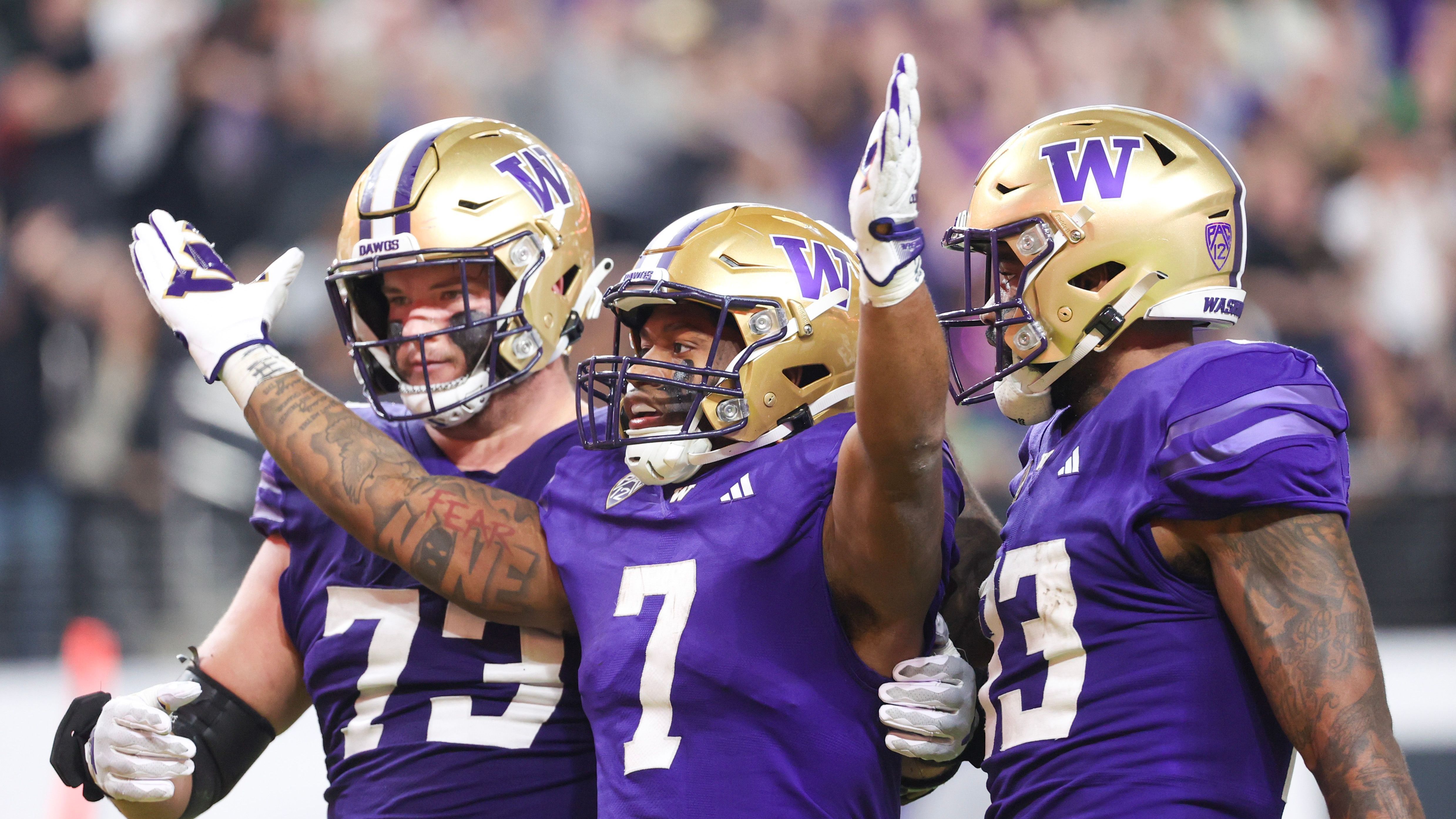 <strong>2. Washington Huskies</strong><br>Neben dem Wunsch nach Symmetrie verspüren wir Menschen auch den steten Drang, alles immer erklären zu müssen. Im Falle der Washington Huskies jedoch bleiben manche Fragen unbeantwortet. Und das ist auch gut so - sonst würde die Magie des Moments verloren gehen. Und keine der verbleibenden Mannschaften spielt magischeren Football als die Washington Huskies.