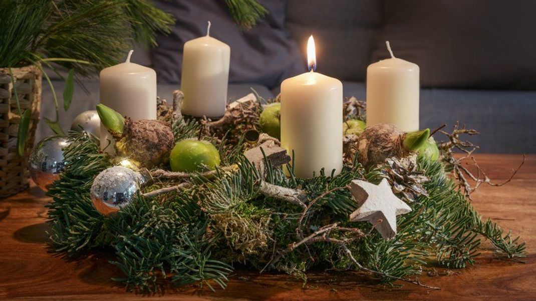 Länger frisch: Mit diesen Tipps hält dein Adventskranz noch bis Weihnachten