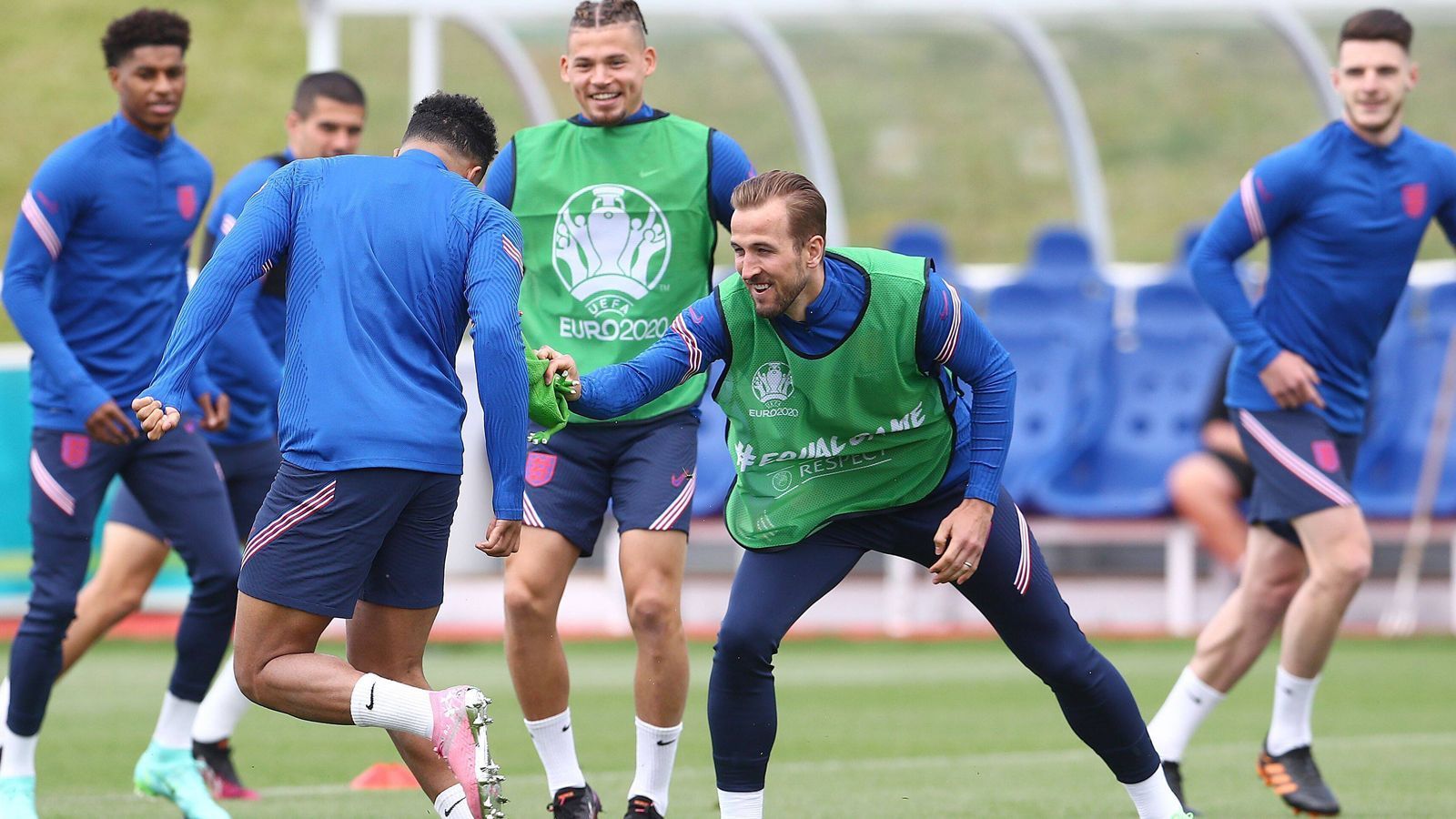 
                <strong>England</strong><br>
                &#x2022; <strong>Gruppe:</strong> D -<br>&#x2022; <strong>Team:</strong> England -<br>&#x2022; <strong>Spitzname:</strong> "Three Lions", die drei Löwen. Drei goldene Löwen auf rotem Grund sind das Wappen Englands.<br>
              