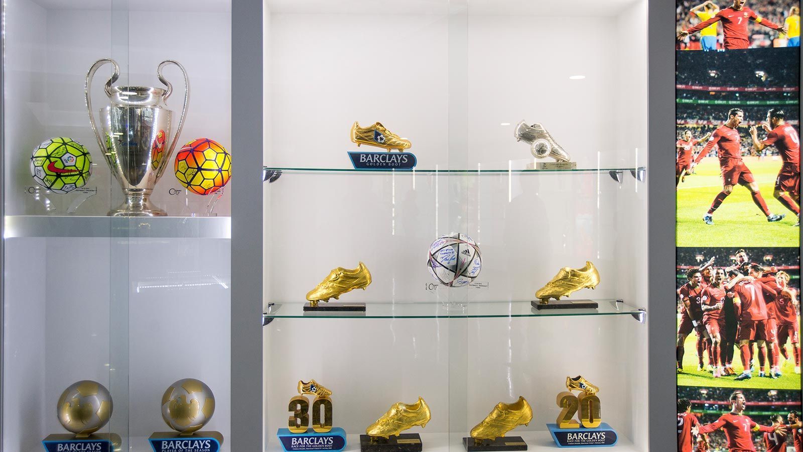 
                <strong>CR7-Museum</strong><br>
                ... alle Ballon d'Or-Kugeln, die CR7 in seiner Karriere bislang gewann. Auch seine Medaille für den EM-Gewinn 2016 mit Portugal ist ausgestellt. Genauso wie einige Wachsfiguren, die dem großen Cristiano Ronaldo sehr ähneln.
              
