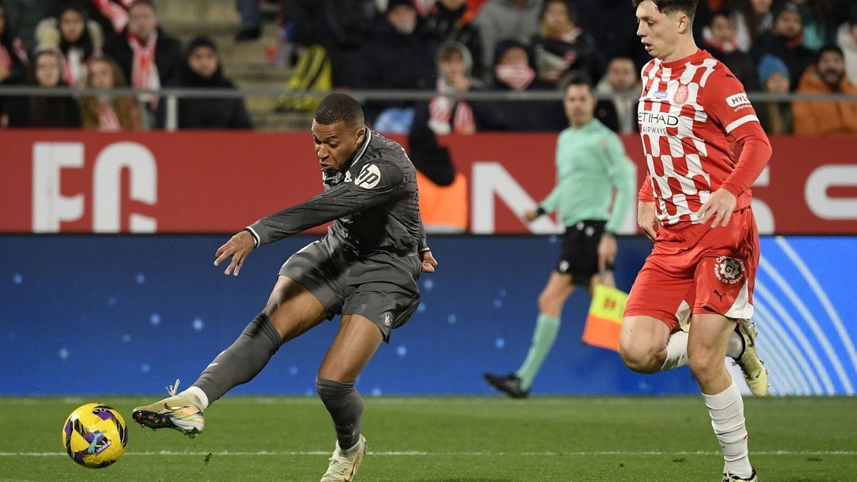 Abschluss zum dritten Real-Tor: Kylian Mbappe (l.)