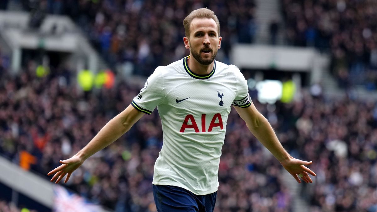 Tottenham-Stürmer Harry Kane bejubelt ein Tor für seine Mannschaft.