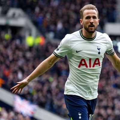 Tottenham-Stürmer Harry Kane bejubelt ein Tor für seine Mannschaft.