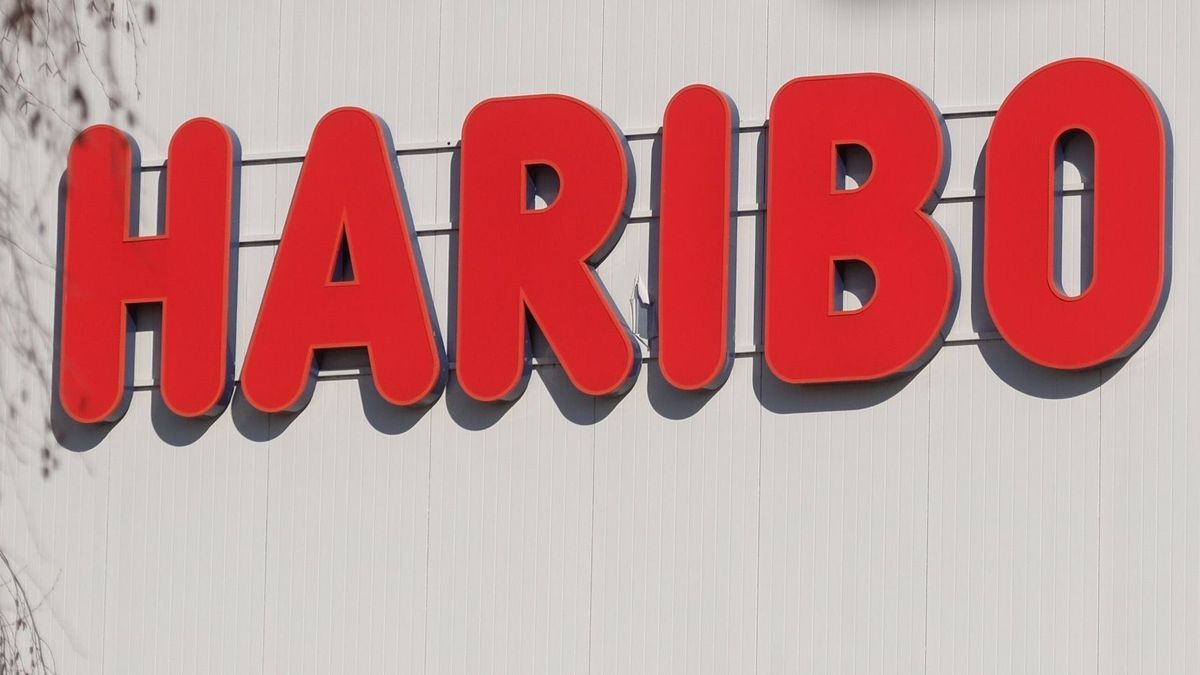 Der Schriftzug "Haribo" an der Fassade einer Fabrik des Unternehmens. 