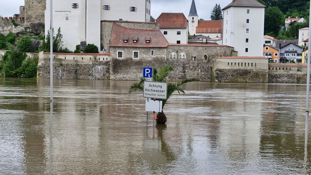 In Passau hat das Hochwasser in der Nacht die Neun-Meter-Marke überschritten.