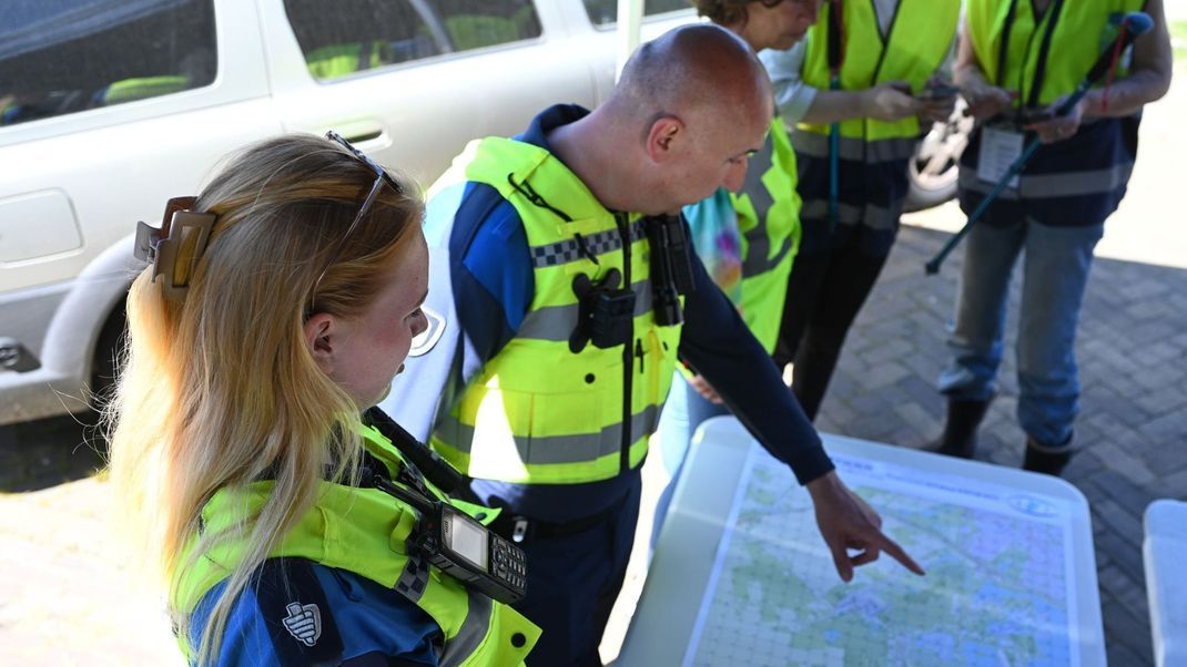 Die Polizei hat bei der Suche nach den vermissten Kindern ein Auto gefunden.
