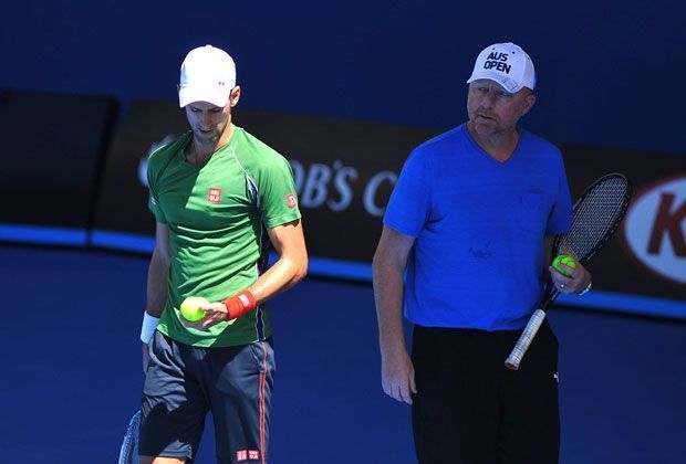 
                <strong>Australian Open: Becker und "Djoker" bei der Arbeit </strong><br>
                Skeptischer Blick: Irgendetwas hat Becker (r.) wohl bei Djokovic gerade nicht so gefallen.
              