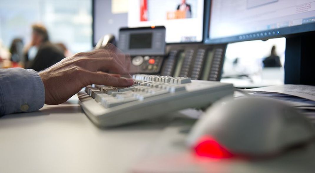 Article Image Media