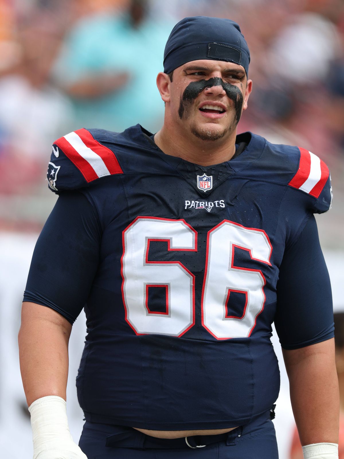 NFL, American Football Herren, USA New England Patriots at Tampa Bay Buccaneers Nov 9, 2025; Tampa, Florida, USA; New England Patriots offensive tackle Will Campbell (66) warms up before a game aga...