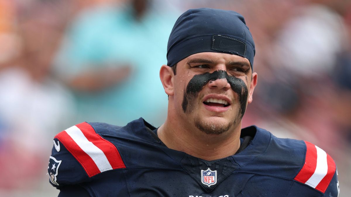 NFL, American Football Herren, USA New England Patriots at Tampa Bay Buccaneers Nov 9, 2025; Tampa, Florida, USA; New England Patriots offensive tackle Will Campbell (66) warms up before a game aga...