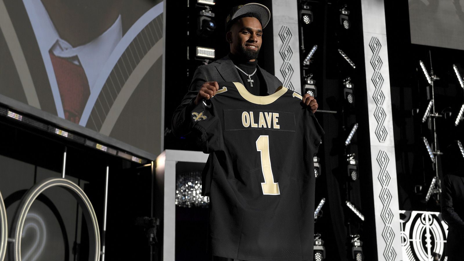 
                <strong>New Orleans Saints</strong><br>
                &#x2022; 11. Pick (Runde 1): Chris Olave (WR, Ohio State)<br>&#x2022; 19. Pick (Runde 1): Trevor Penning (OT, Nothern Iowa)<br>&#x2022; 17. Pick (Runde 2): Alontae Taylor (CB, Tennessee)<br>&#x2022; 18. Pick (Runde 5): D'Marco Jackson (ILB, Appalachian State)<br>&#x2022; 15. Pick (Runde 6): Jordan Jackson (DT, Air Force)<br>
              