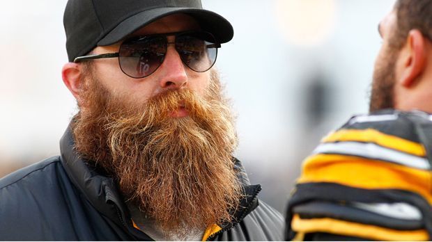 
                <strong>Brett Keisel (Pittsburgh Steelers)</strong><br>
                Brett Keisel (Pittsburgh Steelers): Er ist wohl der Mr. Bart der NFL. Keisel lässt sich sein Gesichtshaar laut eigenen Angaben seit 2010 konsequent wachsen. Dadurch ähnelt der 1,96-Meter-Hüne etwas einem Wikinger-Krieger.
              