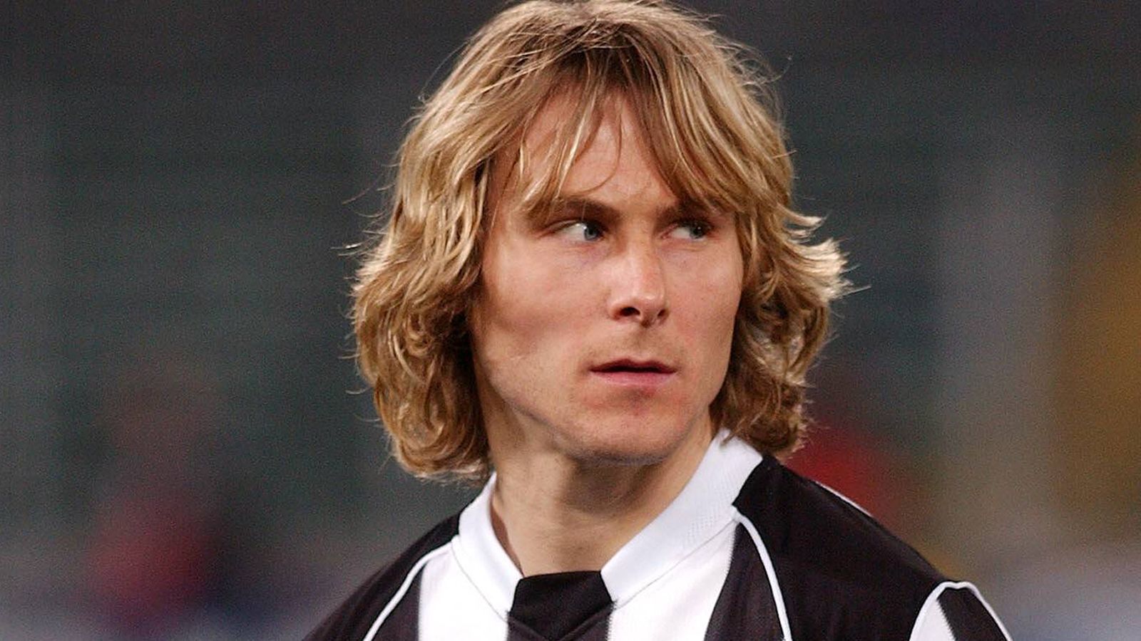 
                <strong>2003: Pavel Nedved (Juventus Turin)</strong><br>
                2. Platz: Thierry Henry (FC Arsenal)3. Platz: Paolo Maldini (AC Mailand)
              