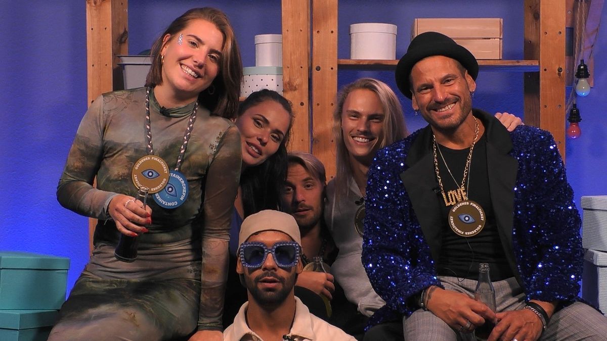 "Big Brother" 2024: (v.l.n.r.) Maja, Frauke, Christian, Marcus, Benedikt und Mateo freuen sich über ihren Einzug ins Finale.