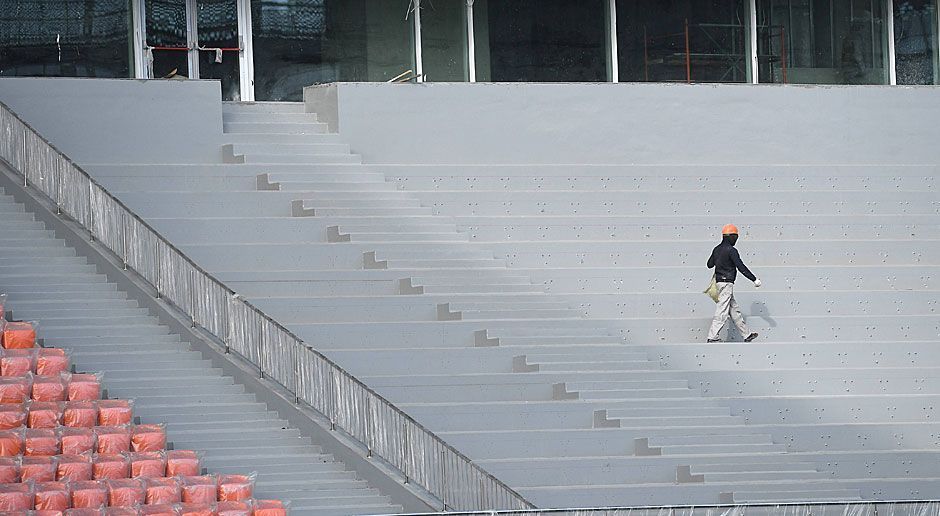 
                <strong>Umbau am Zentralstadion Jekaterinburg</strong><br>
                Schließlich soll die Arena nicht Heimspiel für Heimspiel einen noch tristeren Anblick bieten als ohnehin schon.
              