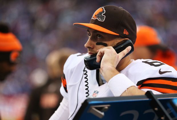 
                <strong>Buffalo Bills - Cleveland Browns 26:10</strong><br>
                "Hey Baby, ich komm heut abend ein bisschen früher heim!" - Nach zwei Interceptions und einem Fumble nimmt Quarterback Brian Hoyer auf der Ersatzbank Platz, muss Manziel weichen.
              