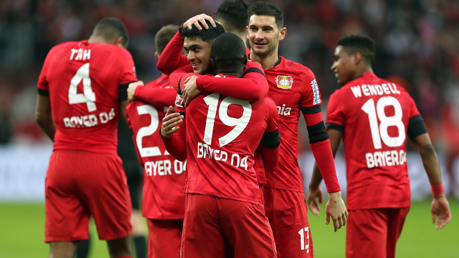 
                <strong>Platz 5: Bayer Leverkusen</strong><br>
                 - 47 Punkte - 45:30 Tore - Torverhältnis: +15 - Restprogramm: Bremen (A), Gladbach (A), Wolfsburg (H), Freiburg (A), FC Bayern (H), Schalke (A), Köln (H), Hertha (A), Mainz (H) - Verletzte: Kevin Volland (Aufbautraining nach Syndesmoseverletzung) - Sperren: keine - Sperre droht: Jonathan Tah, Wendell (jeweils vier Gelbe Karten)
              