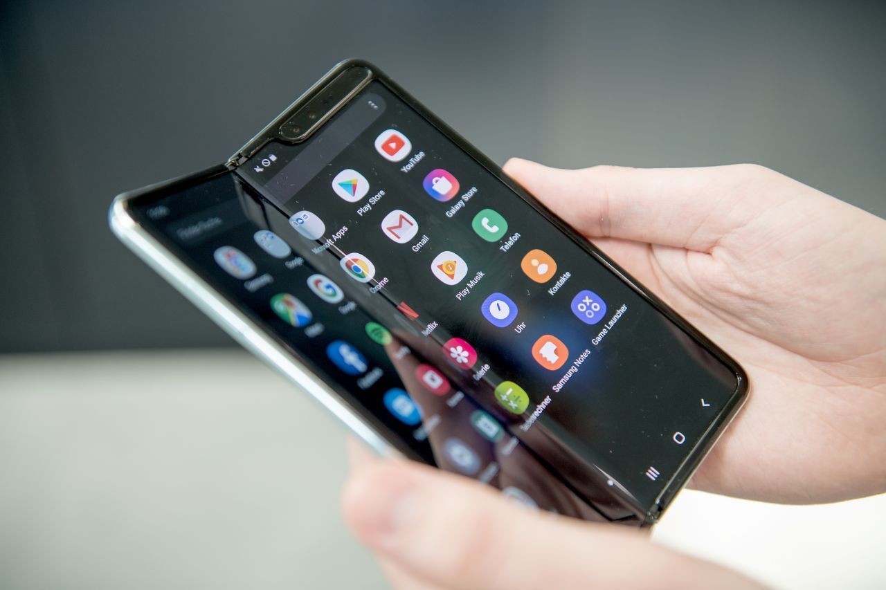 Das Samsung Galaxy Fold ist für den südkoreanischen Handyhersteller seit September auf dem Markt. Preis: etwa 2.000 Euro.