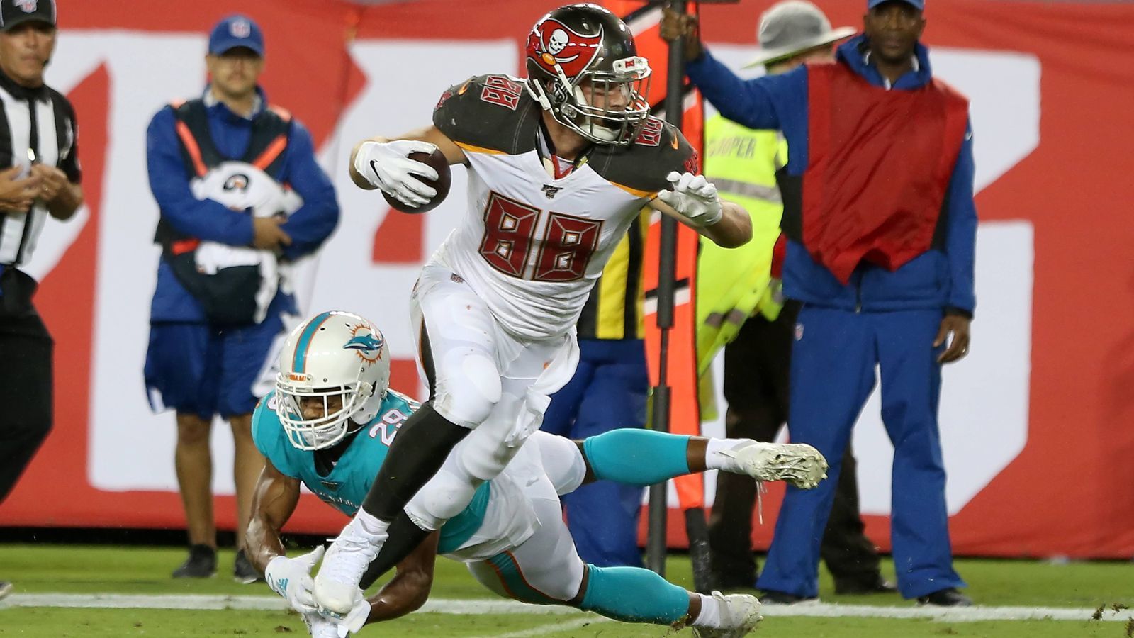 
                <strong>Tanner Hudson (Tight End, Tampa Bay Buccaneers)</strong><br>
                Receiving Touchdowns: 3
              