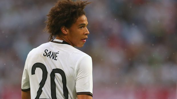 
                <strong>Leroy Sane (Abgang Schalke 04)</strong><br>
                Leroy Sane (Abgang Schalke 04): Der Deal ist fix: Leroy Sane wechselt vom FC Schalke zum englischen Spitzenverein Manchester City. Der 20-Jährige hat einen Fünfjahresvertrag unterschrieben, die Ablösesumme soll bei 50 Millionen Euro liegen.
              